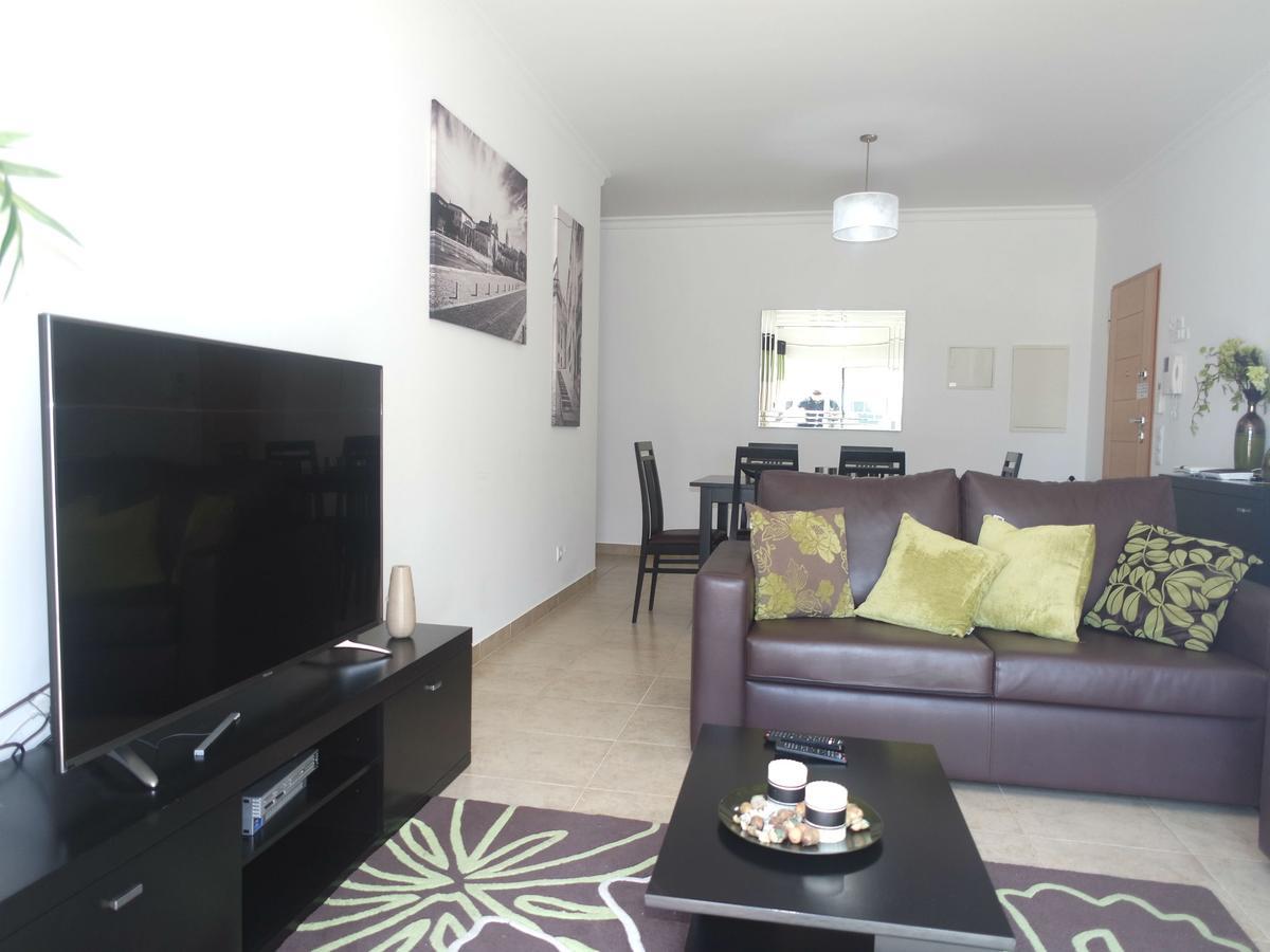 C04 - Pool View 3 Bed Apartamento *