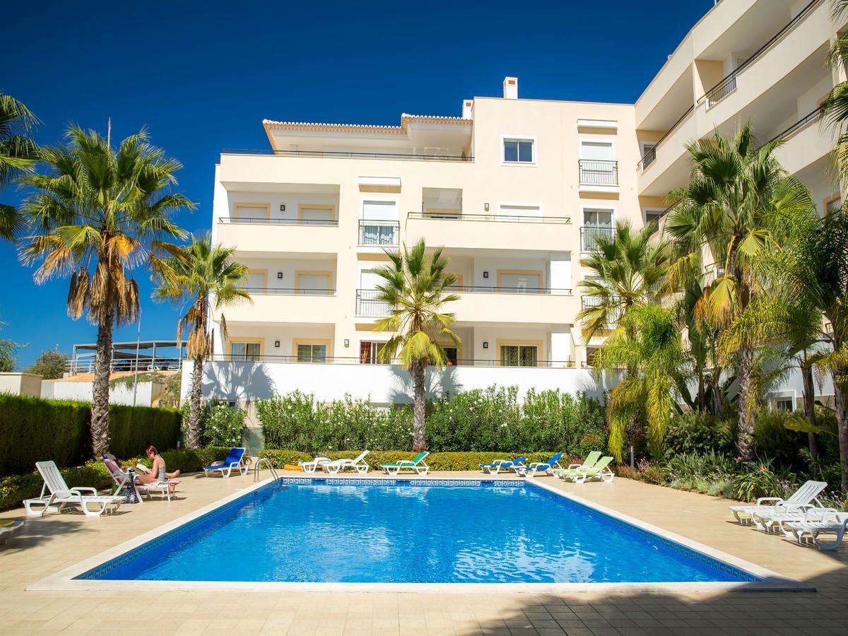 Apartment C04 - Pool View 3 Bed *